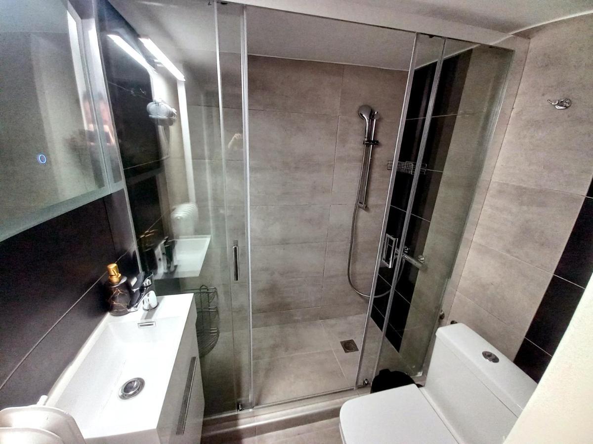 Pnika 3 * Афины
