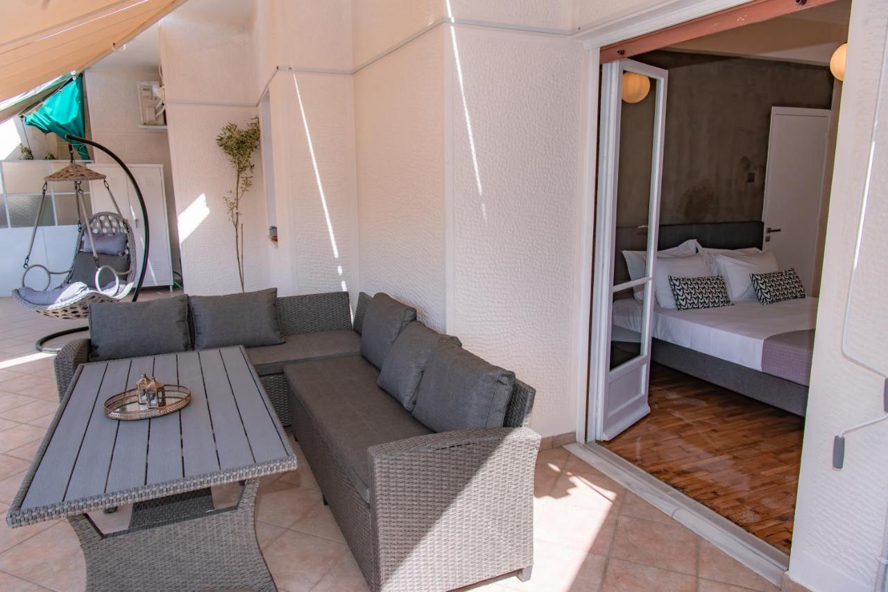 Pnika 3 * Athens